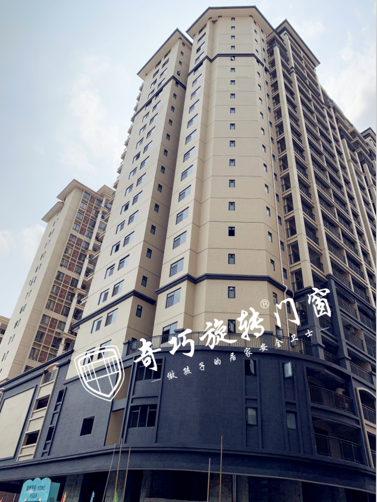 广东云浮新兴锦绣华庭联手佛山奇巧旋转门窗打造五星级空中花园